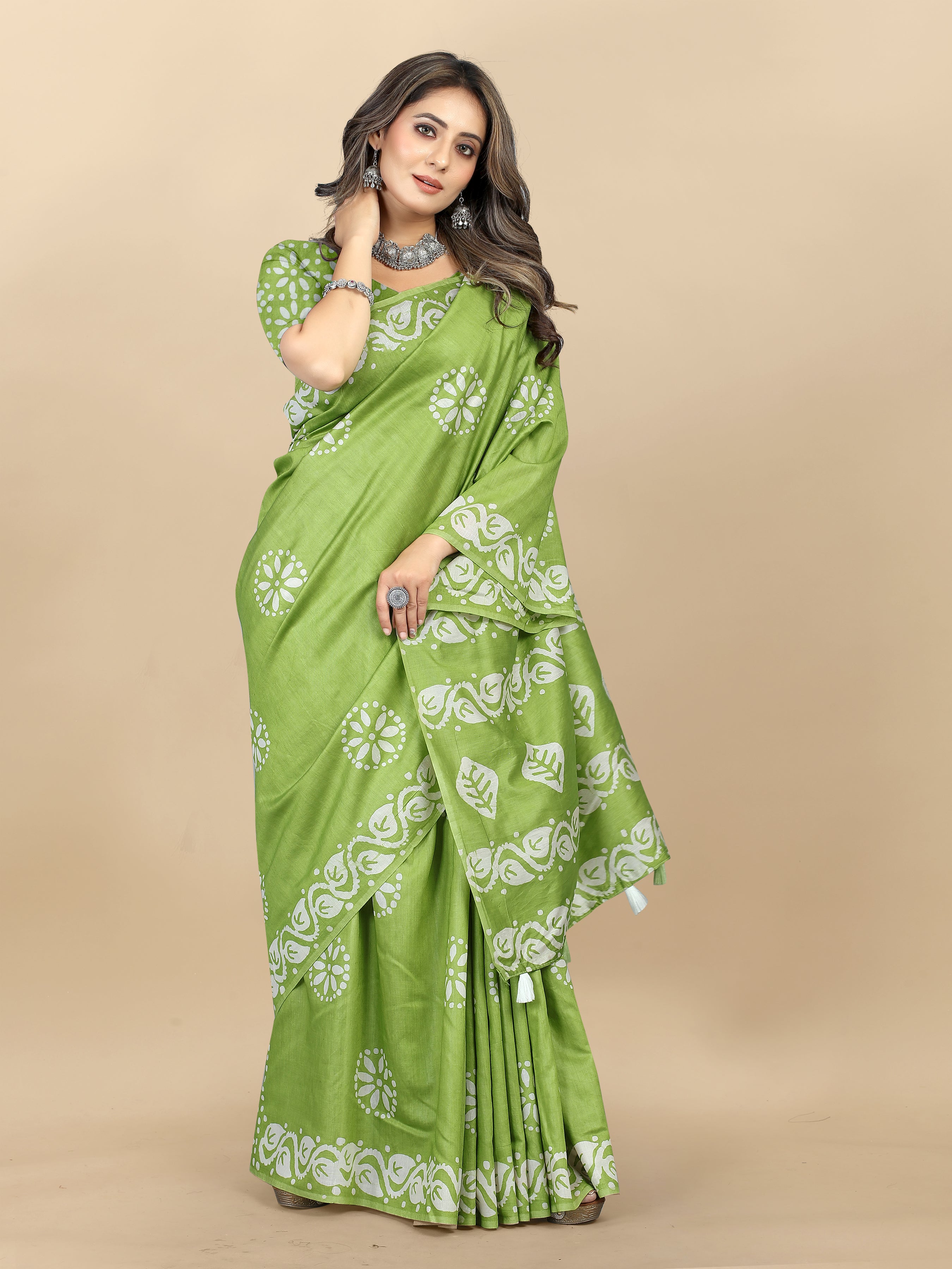 Vedant Vastram Designer Digital Print Batik Saree - Green - Distacart