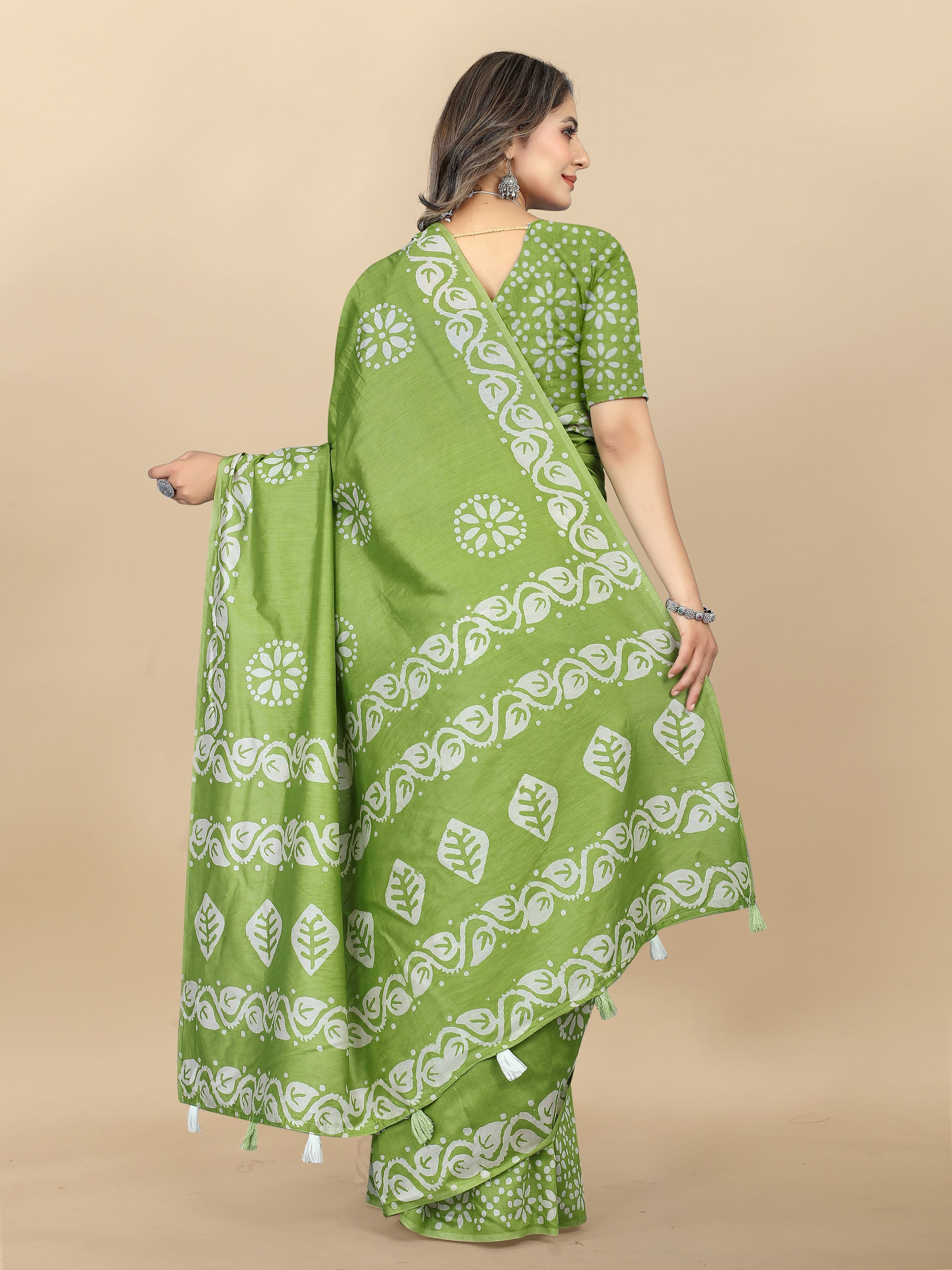 Vedant Vastram Designer Digital Print Batik Saree - Green - Distacart