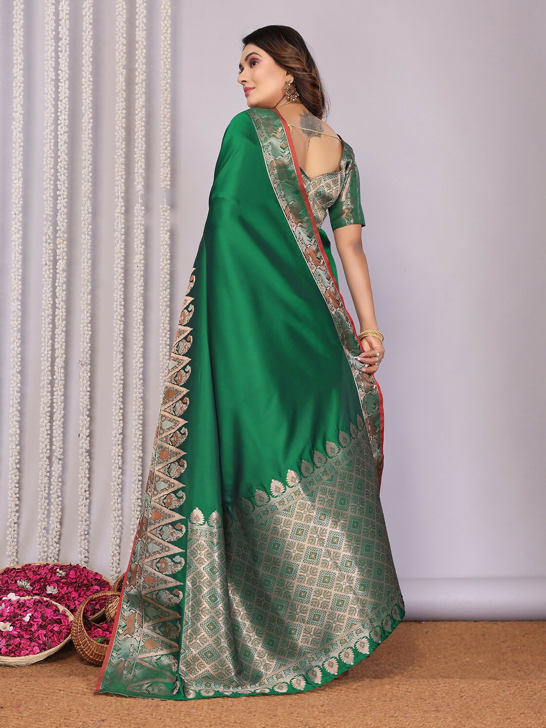 Joban Fashion Banarasi Pine Green Jacquard Woven Soft Silk Saree