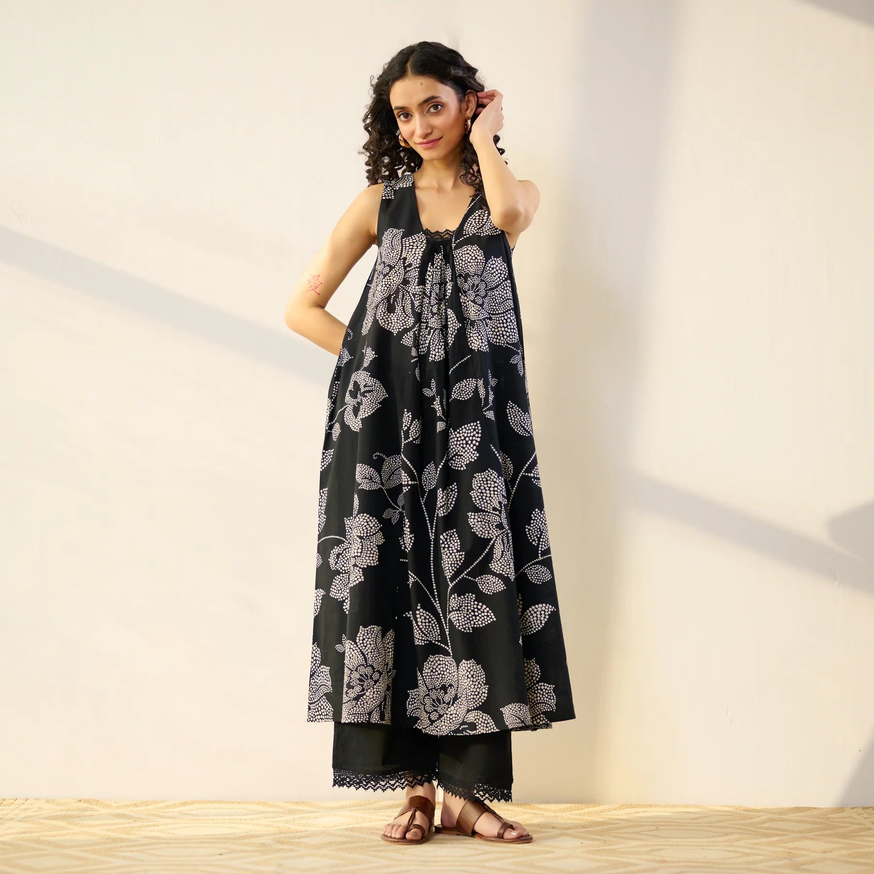 Pimu Women Floral Printed Pleated Pure Cotton Kurta with Palazzos-Black