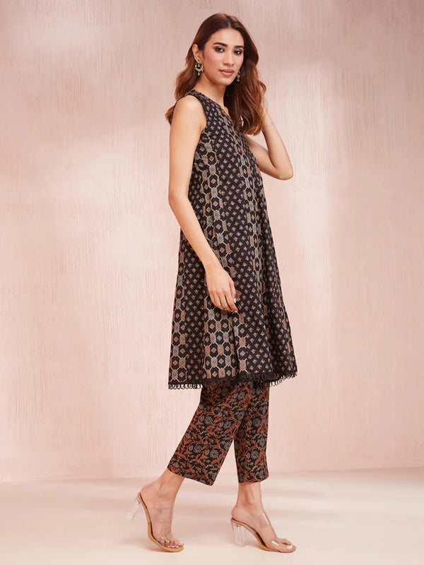 Yufta Black Ethnic Motifs Straight Kurta Trouser Set