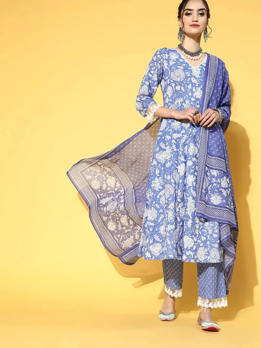 Yufta Blue & White Floral Printed Dupatta Set - Distacart