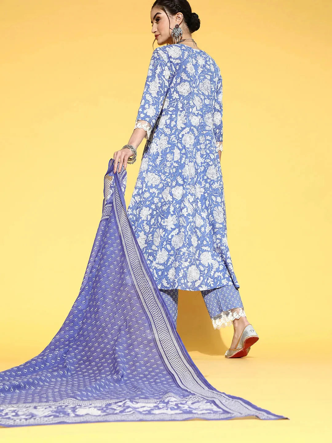 Yufta Blue & White Floral Printed Dupatta Set - Distacart