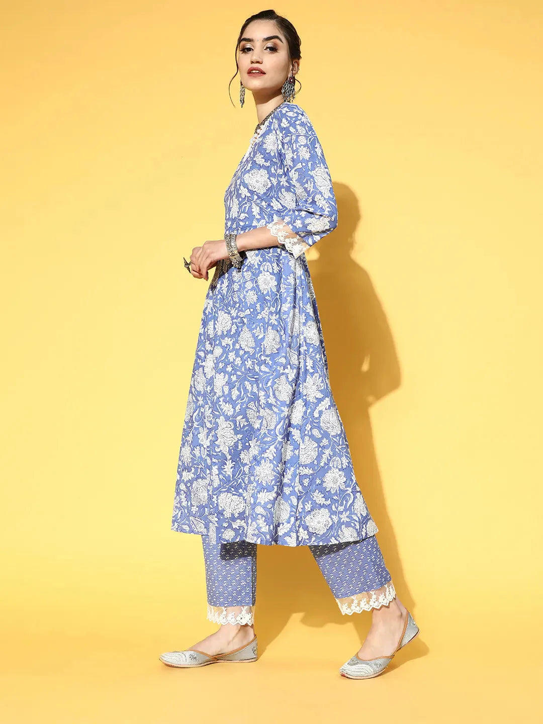 Yufta Blue & White Floral Printed Dupatta Set - Distacart
