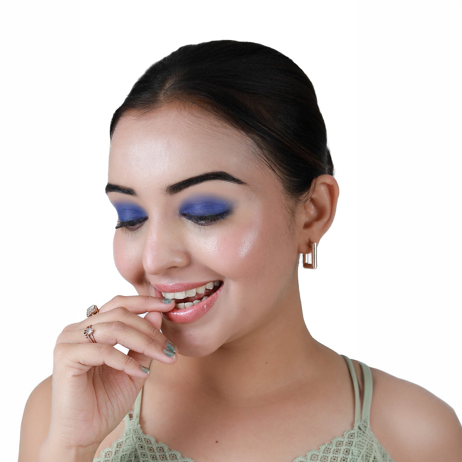 Aflairza Velvet Liquid Eyeshadow for Nourishing, Lightweight & Smudge-Free Wear