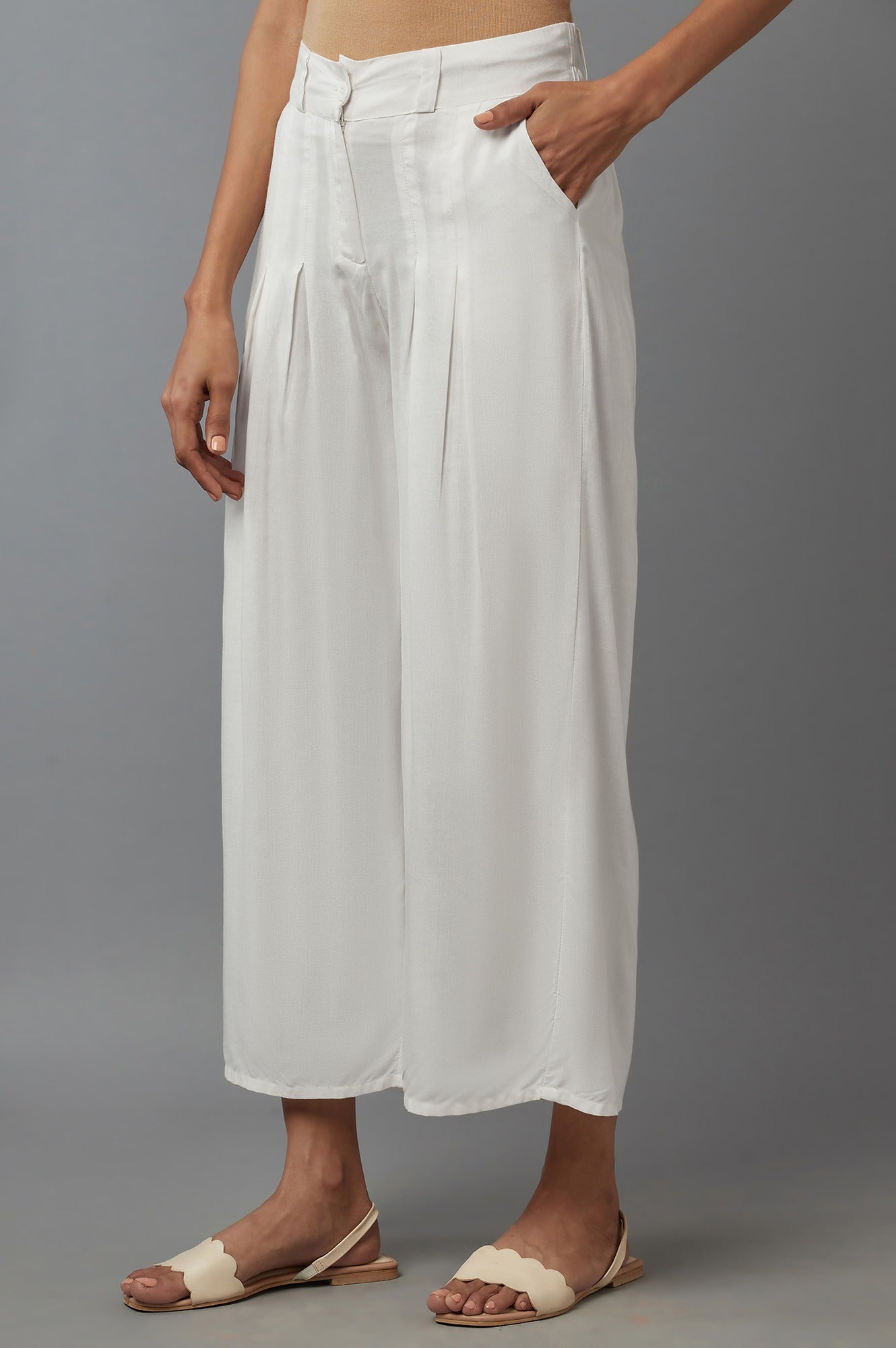 https://cdn.shopify.com/s/files/1/0722/3148/5636/files/CR160381-11253_3_c7591d51-5bbf-4b65-95db-864d85f92bf2.jpg?v=1760607172