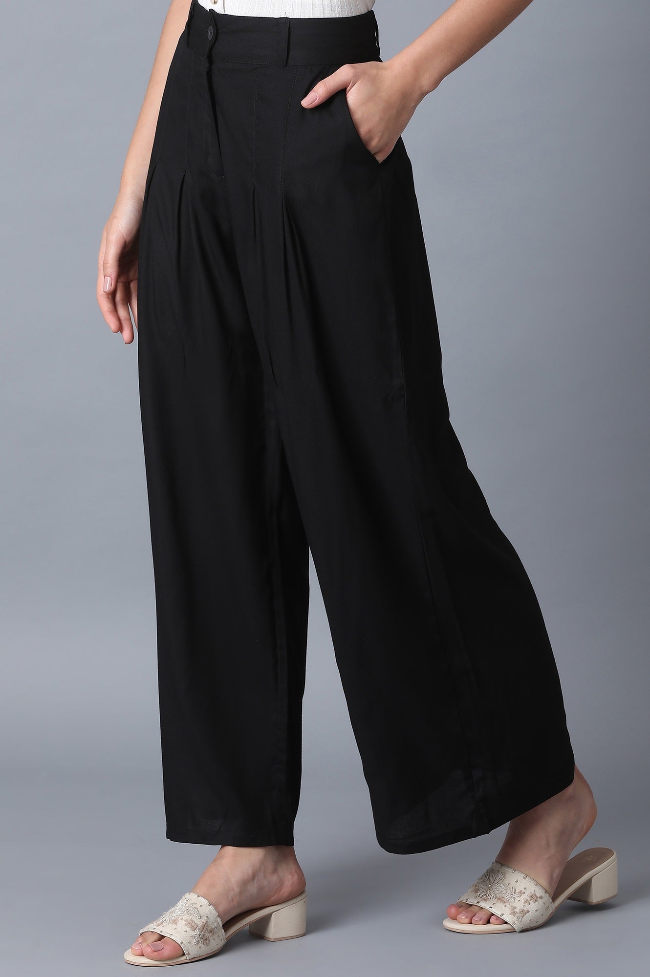 https://cdn.shopify.com/s/files/1/0722/3148/5636/files/CR260381-11249_3.jpg?v=1772277765