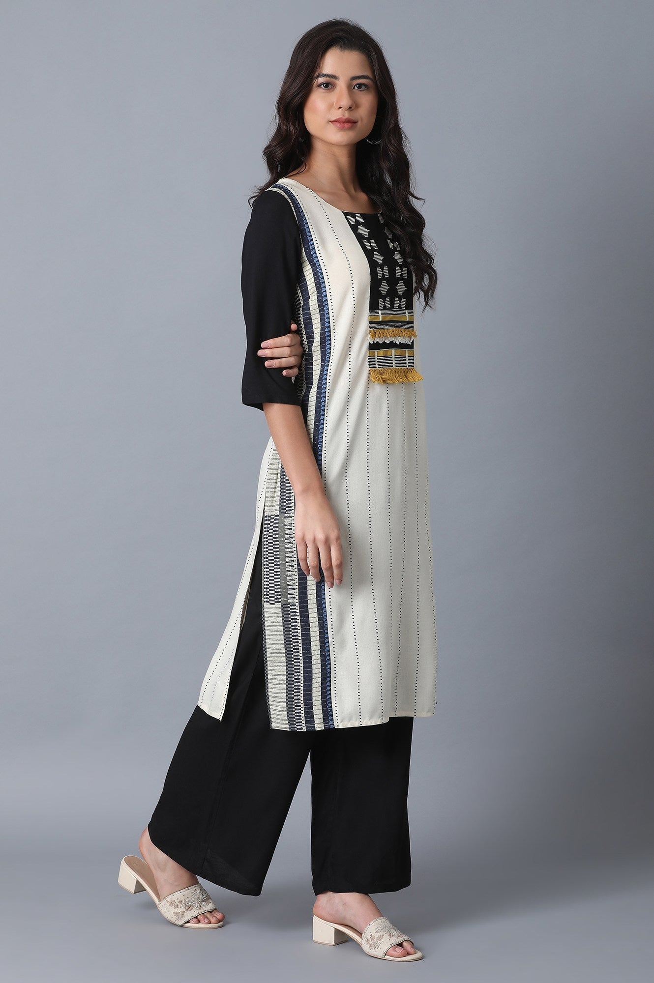https://cdn.shopify.com/s/files/1/0722/3148/5636/files/CR260381-11249_5.jpg?v=1772277765