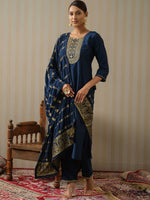 Thumbnail for Ode by House of Pataudi Floral Yoke Design Silk Straight Kurta & Trousers With Dupatta - Distacart