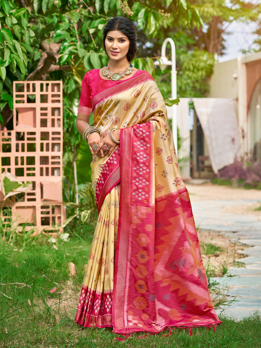 Anaita Cream Soft Silk Saree With Floral Printed Work With Blouse - Distacart
