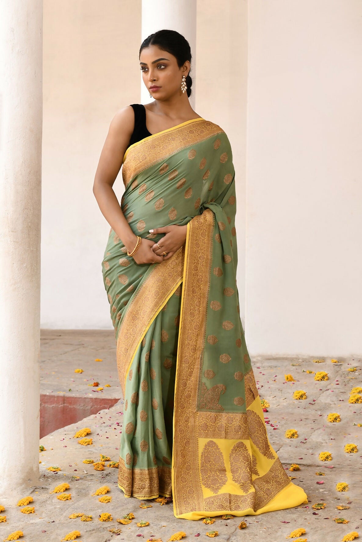 Joban Fashion Grass Green Crepe Chiffon Pure Handloom Banarasi Silk Saree - Dista