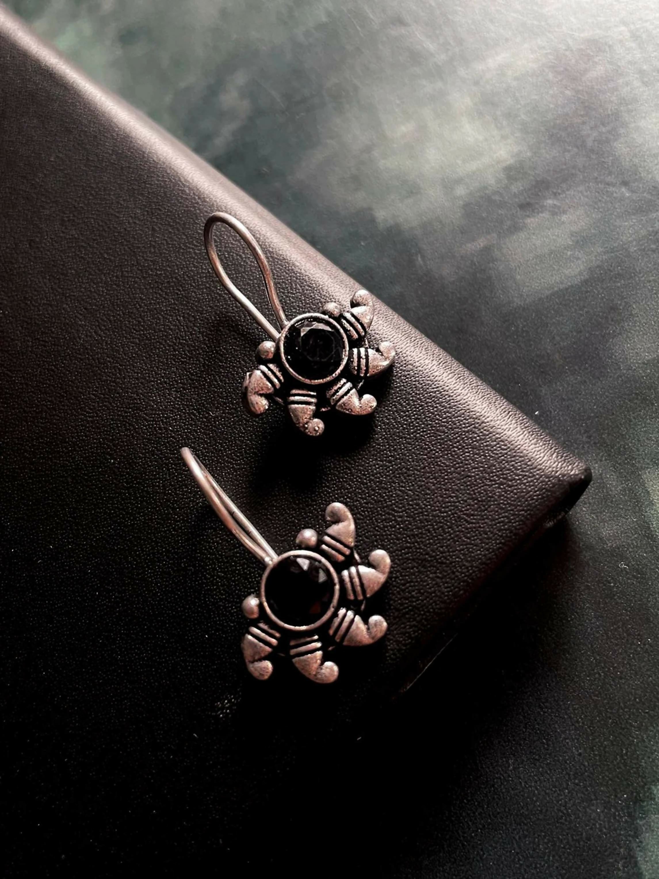 Joban Fashion Women Black Monalisa Stone Oxidized Half Flower Small Earring