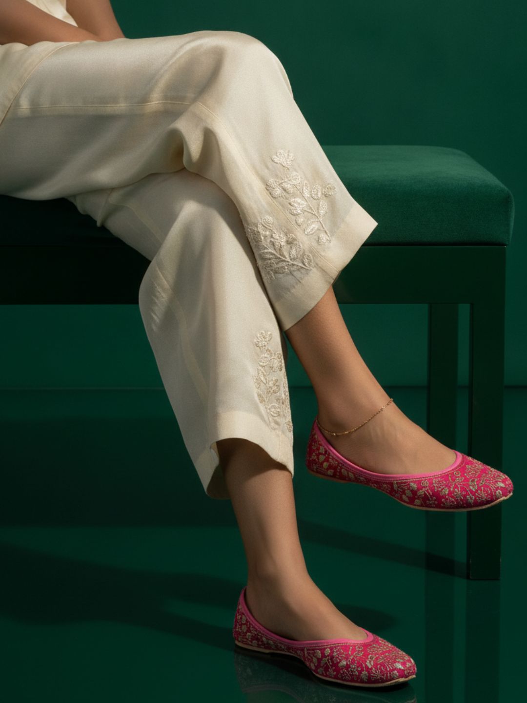 Desi Colour Women Indian Ethnic Footwear-Cushioned Pink Emb
