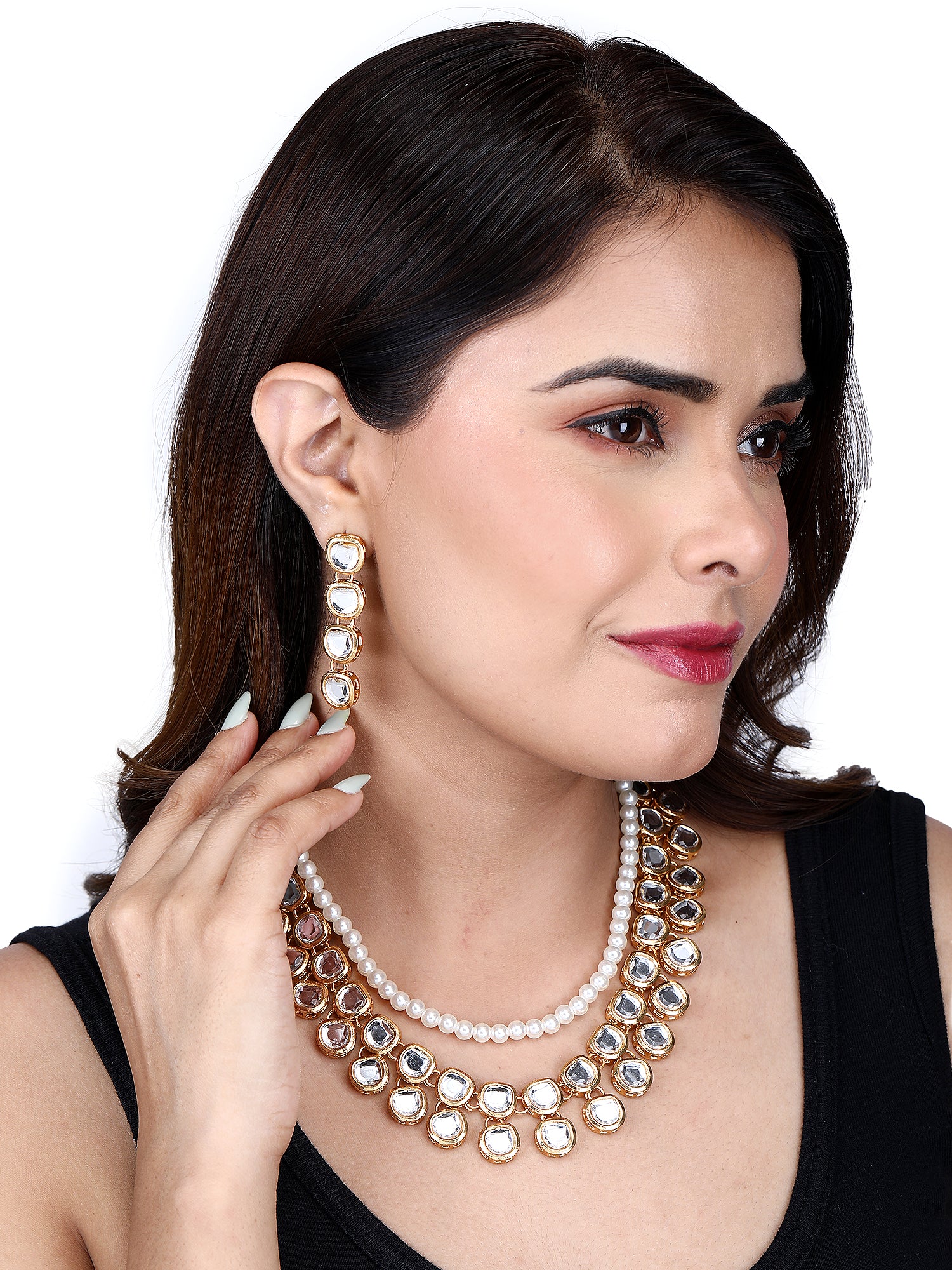 Divisha Alloy Gold-plated White Jewellery Set