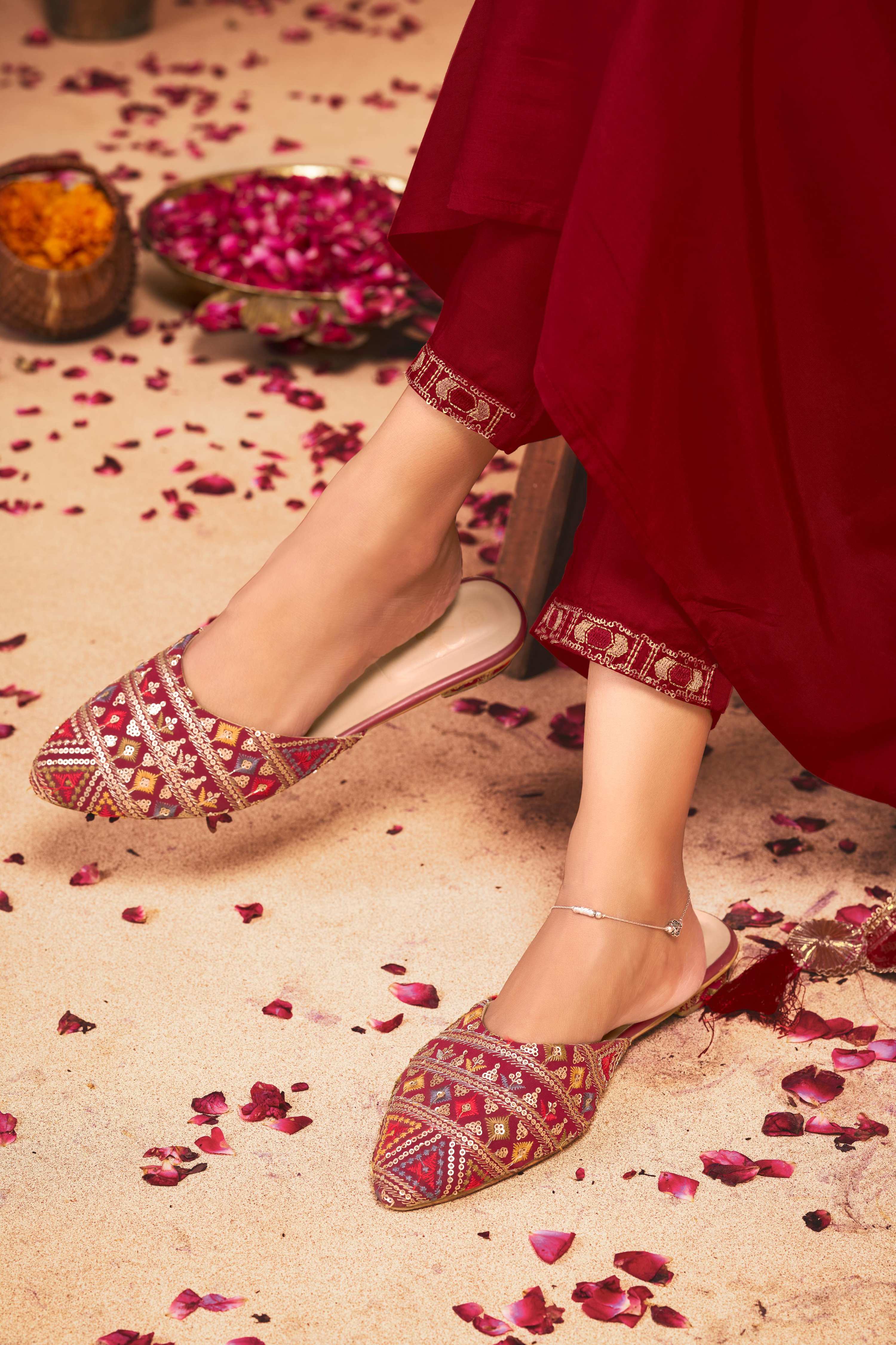 BulBul Gayatri Muslin Red Kurta Set With Dupatta