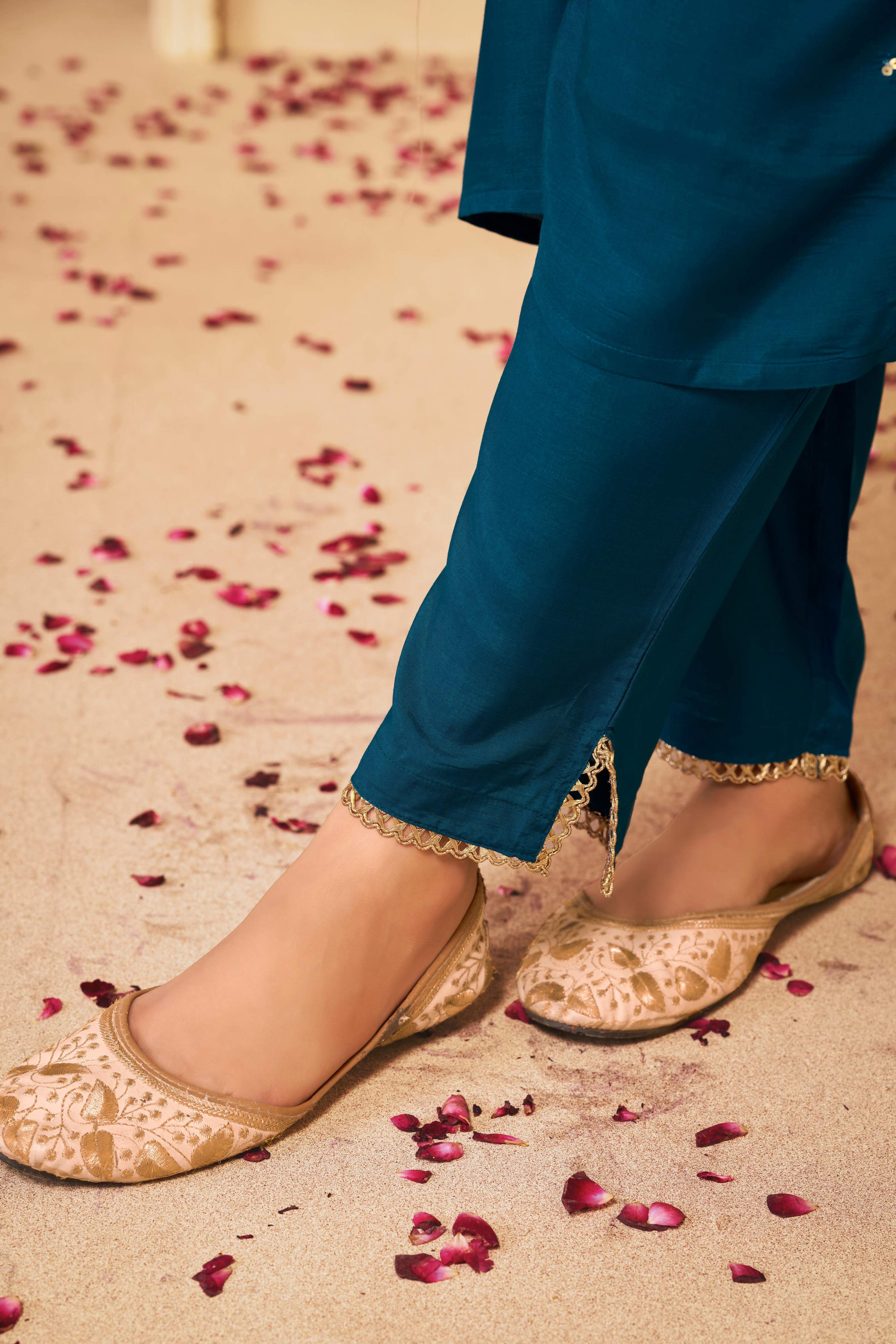 BulBul Nafisa Muslin Teal Kurta Set with Dupatta