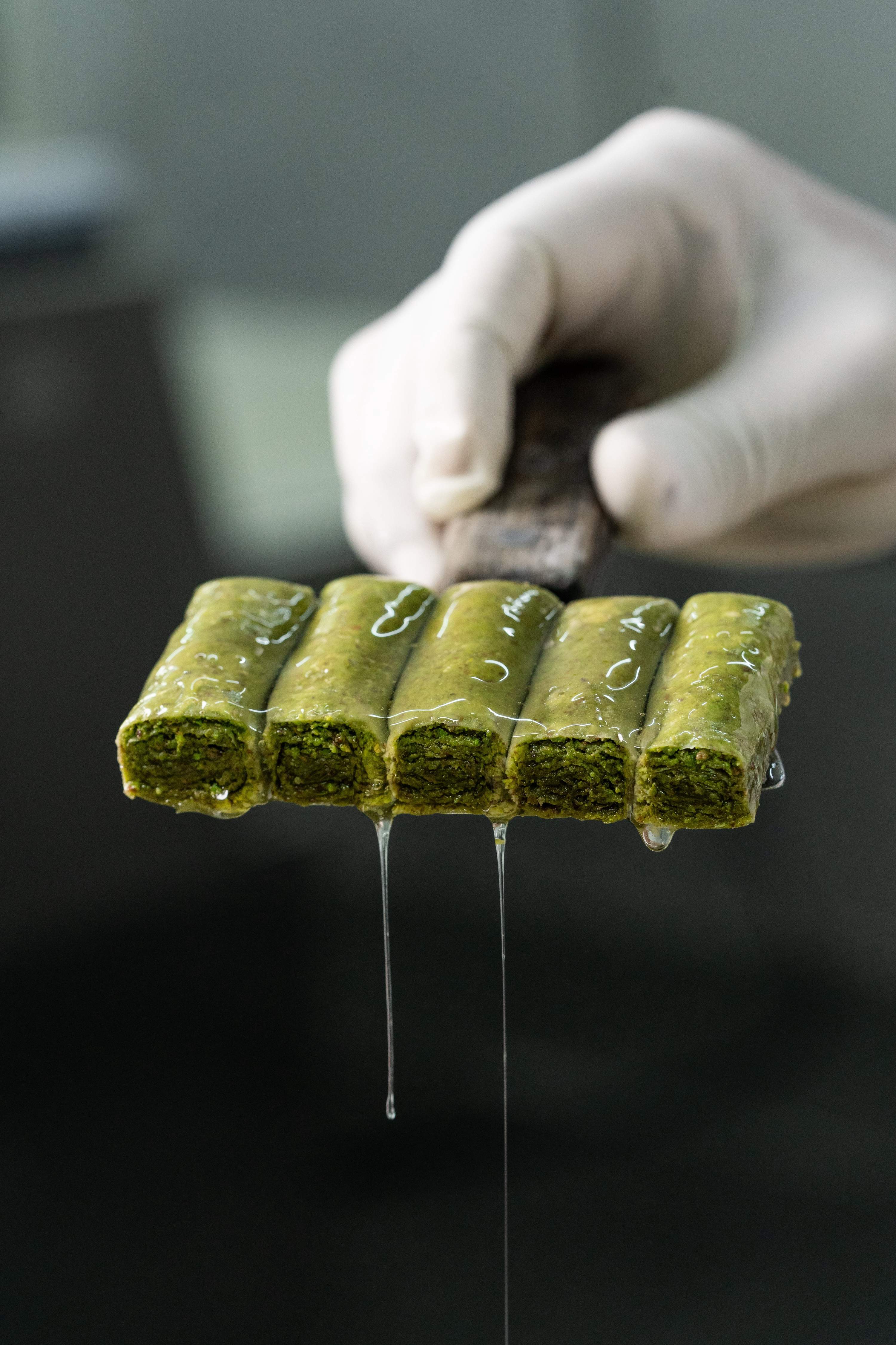 Gourmet Baklava Classic Pista Roll Baklava