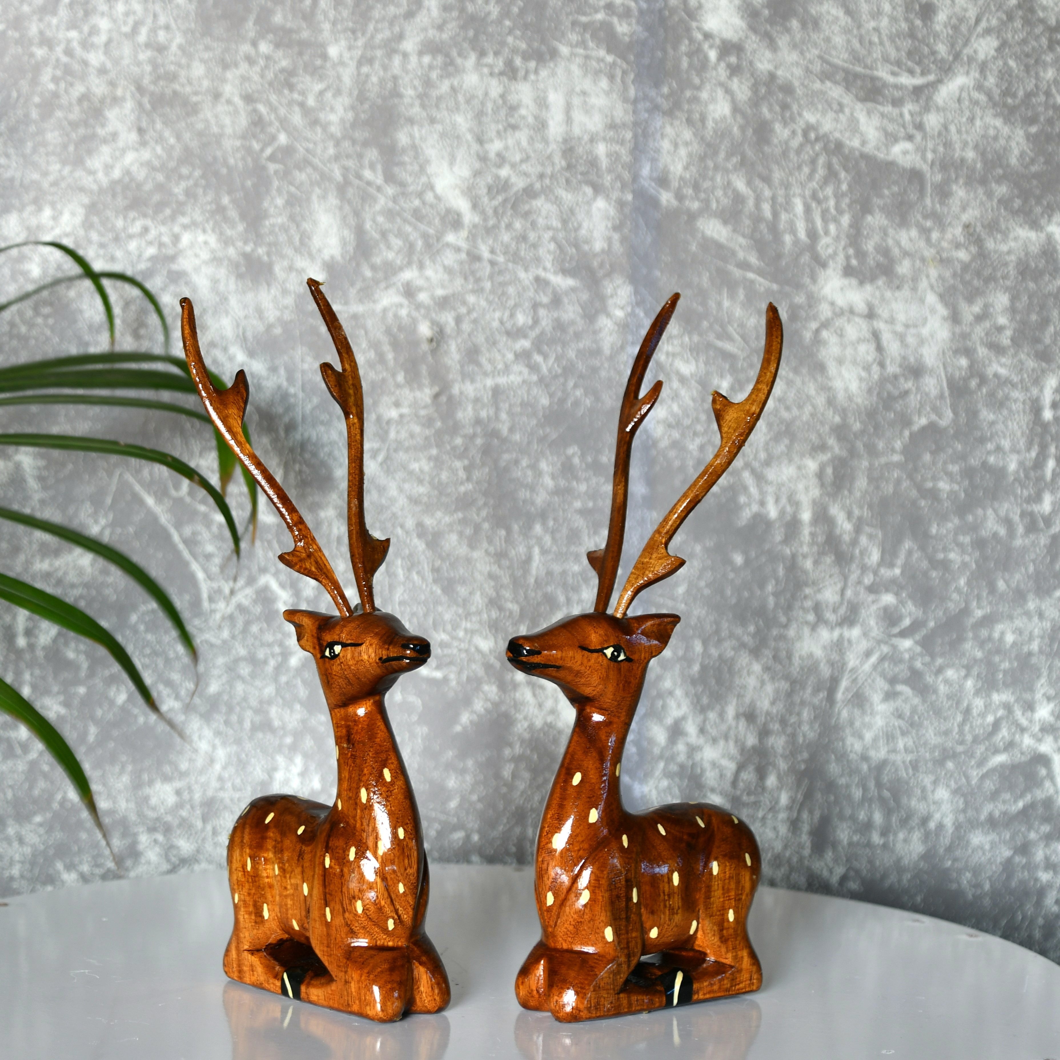 Sowpeace Pair of wooden sitting deer