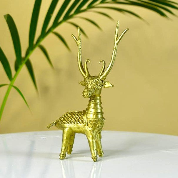 Sowpeace The Deer on feet