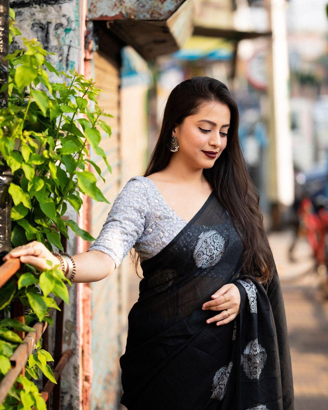 Black Pure Linen Woven Design Saree with Unstitched Blouse - Hiral Fashion - Distacart