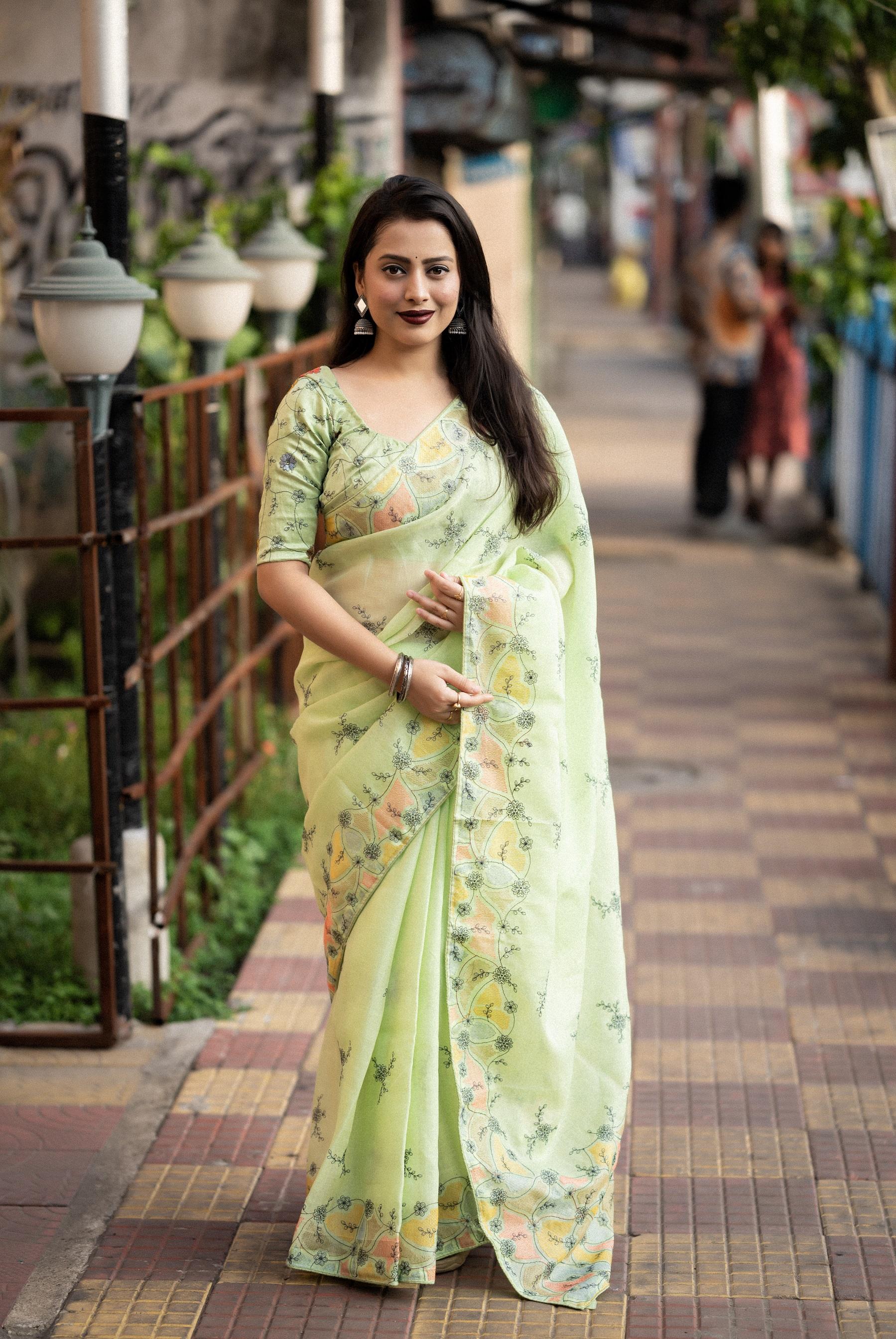 Green Pure Linen Ethnic Motifs Saree with Unstitched Blouse - Hiral Fashion - Distacart