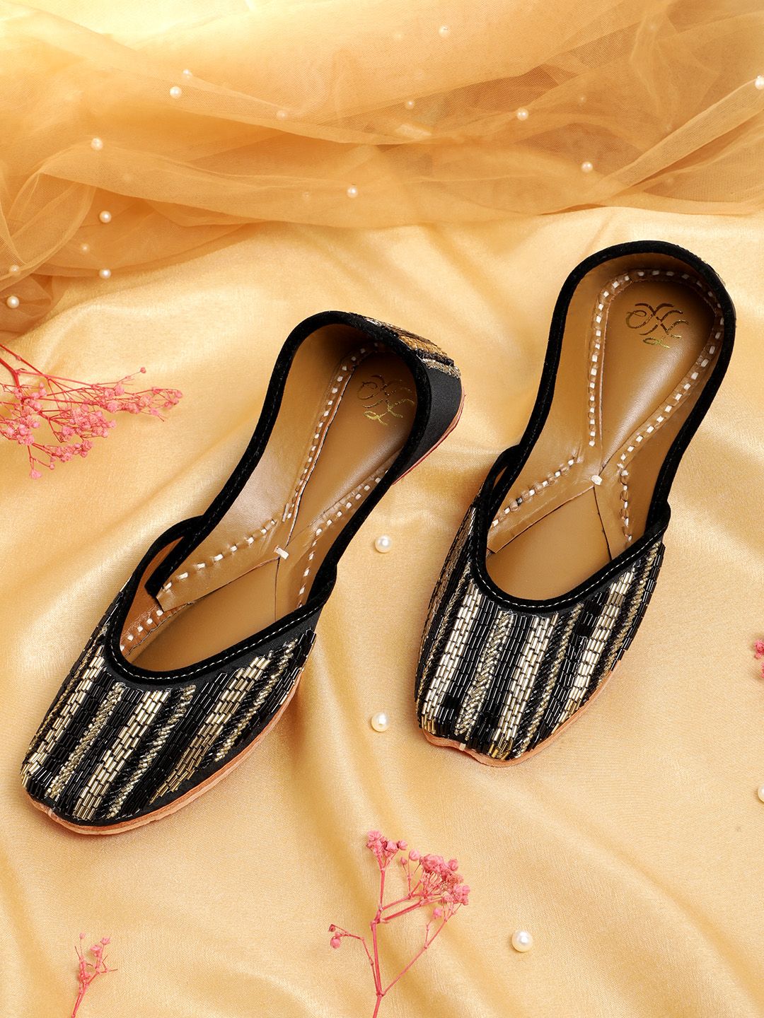 House of Pataudi Women Ethnic Embellished Mojaris