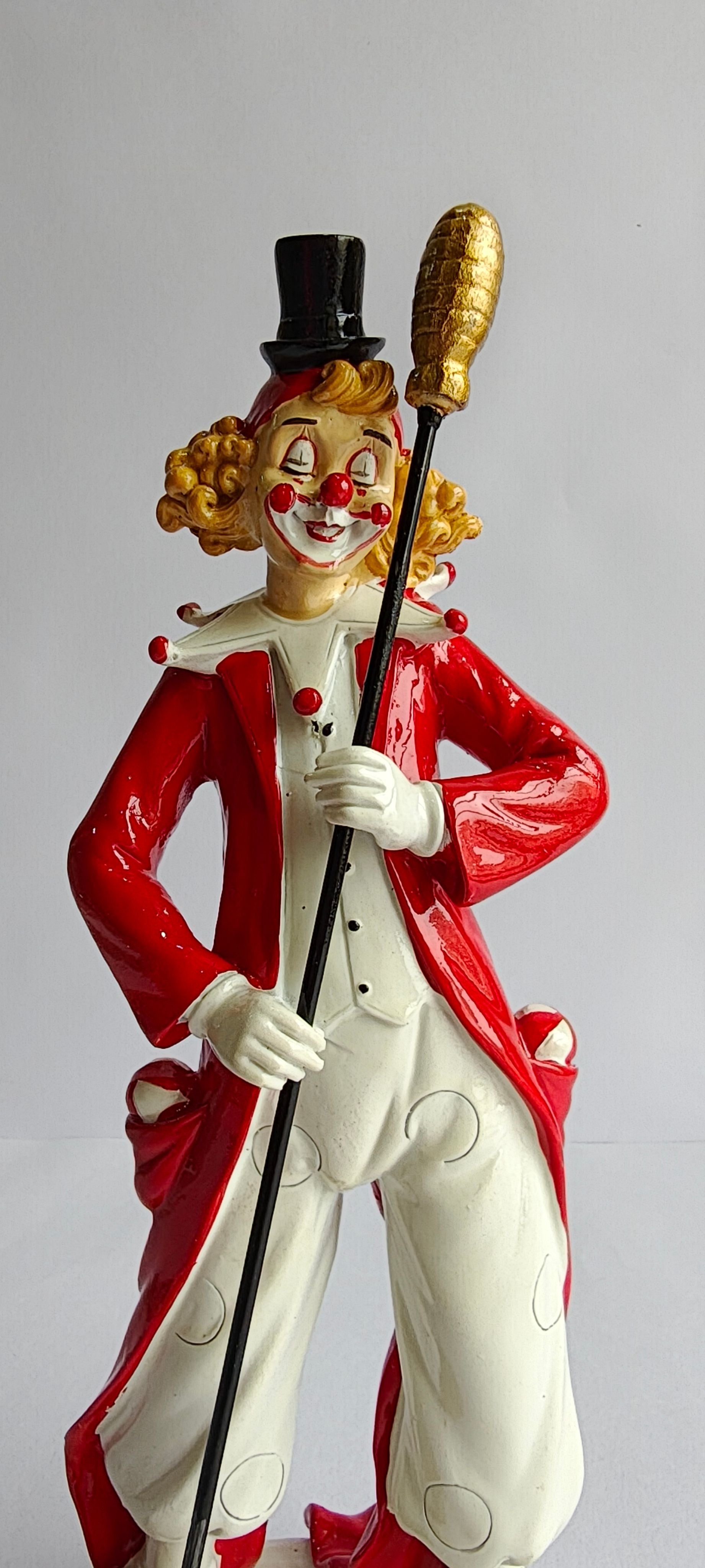 Sun Mun Decors Clown with Mic