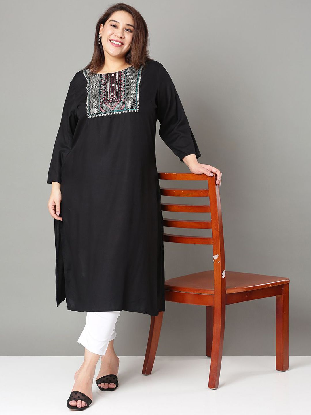 Sztori Plus Size Floral Yoke Design Sequinned Straight Kurta