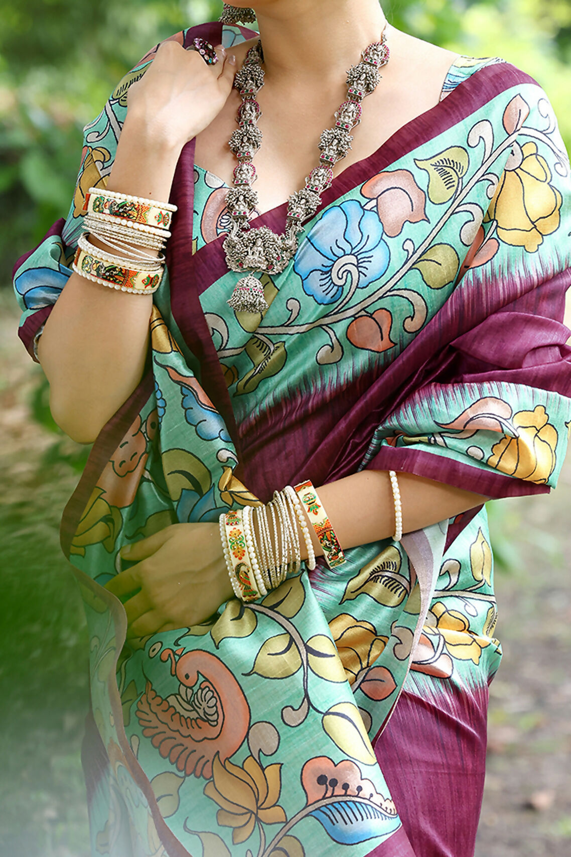 KAJAL_LOTUS_WINE (5)