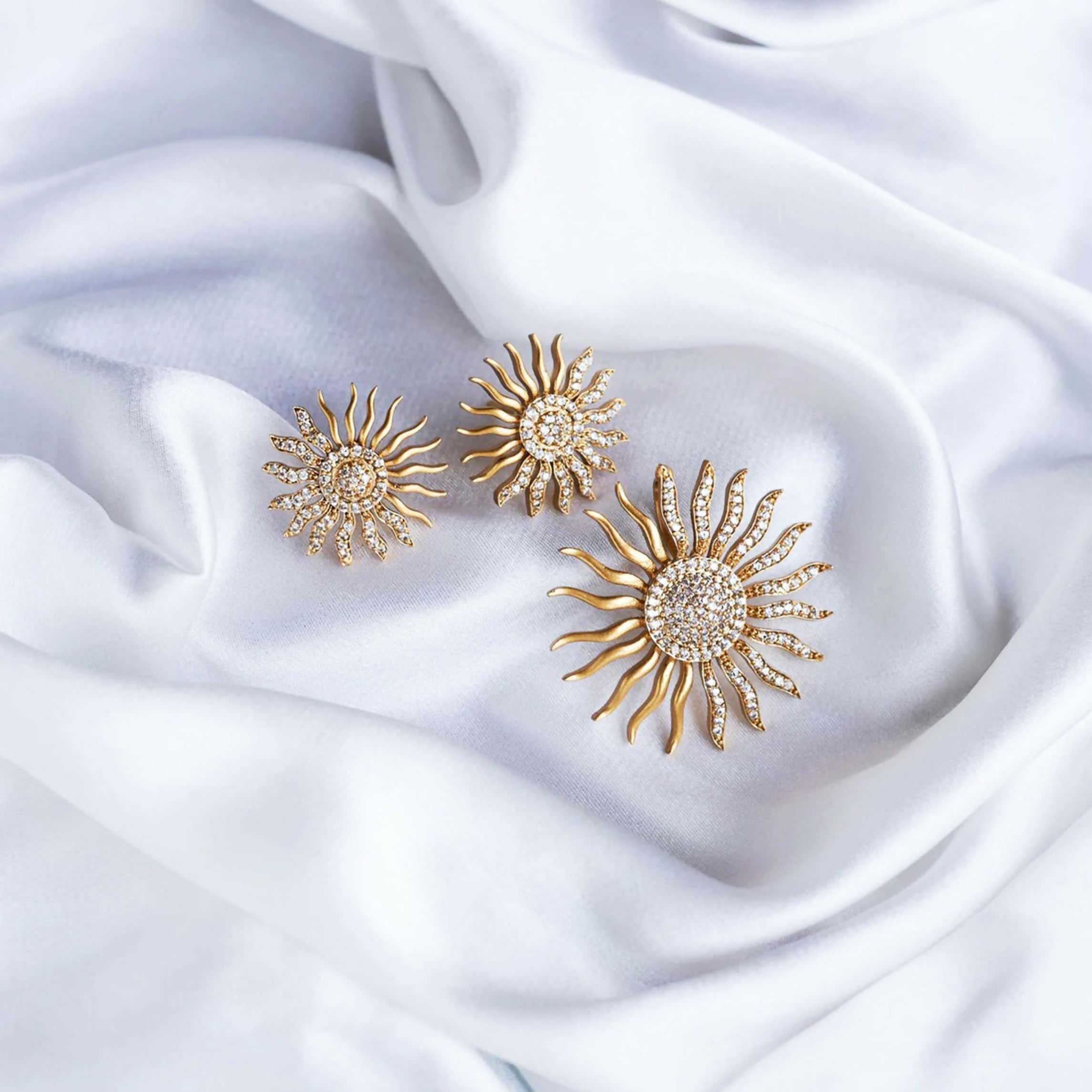 Joban Fashion Women Gold Sun-Kissed Timeless White Opal Locket