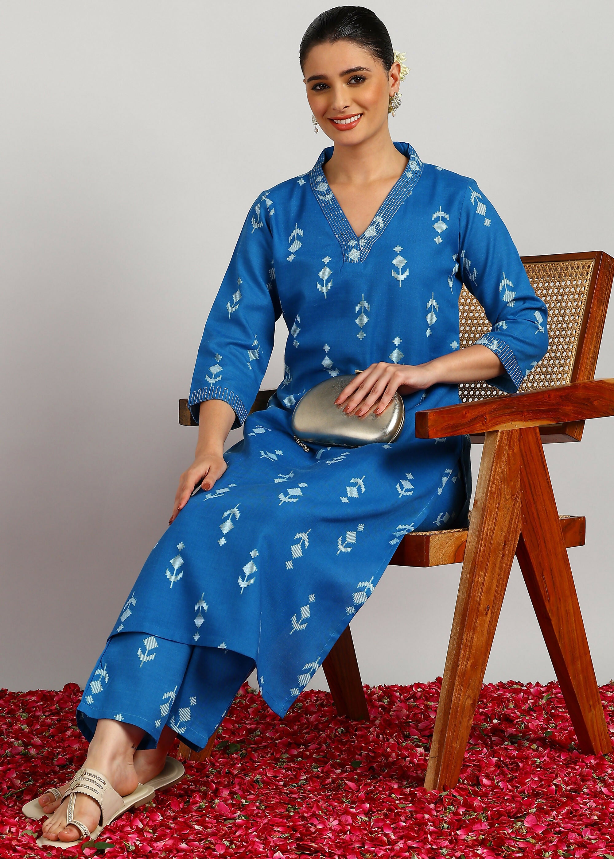 Aavyora Women's Blue Ikat Printed Ethnic Co-ord Set