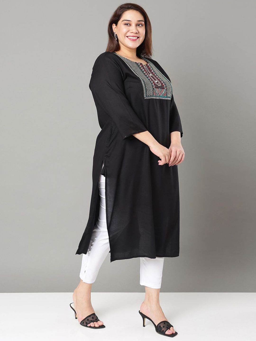 Sztori Plus Size Floral Yoke Design Sequinned Straight Kurta
