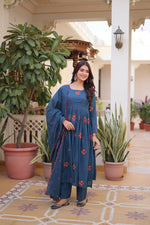 Thumbnail for Teeya Creation Womens New Trendy Simple Cotton With Embroidered Work Kurta Set - Dista