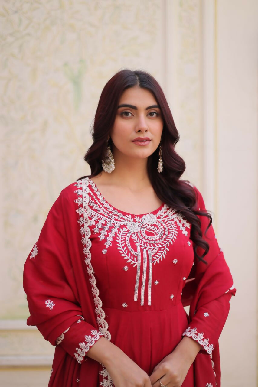 Teeya Creation Womens New Mul Chanderi With Beads Embroidery-Work Kurta Set - Dista