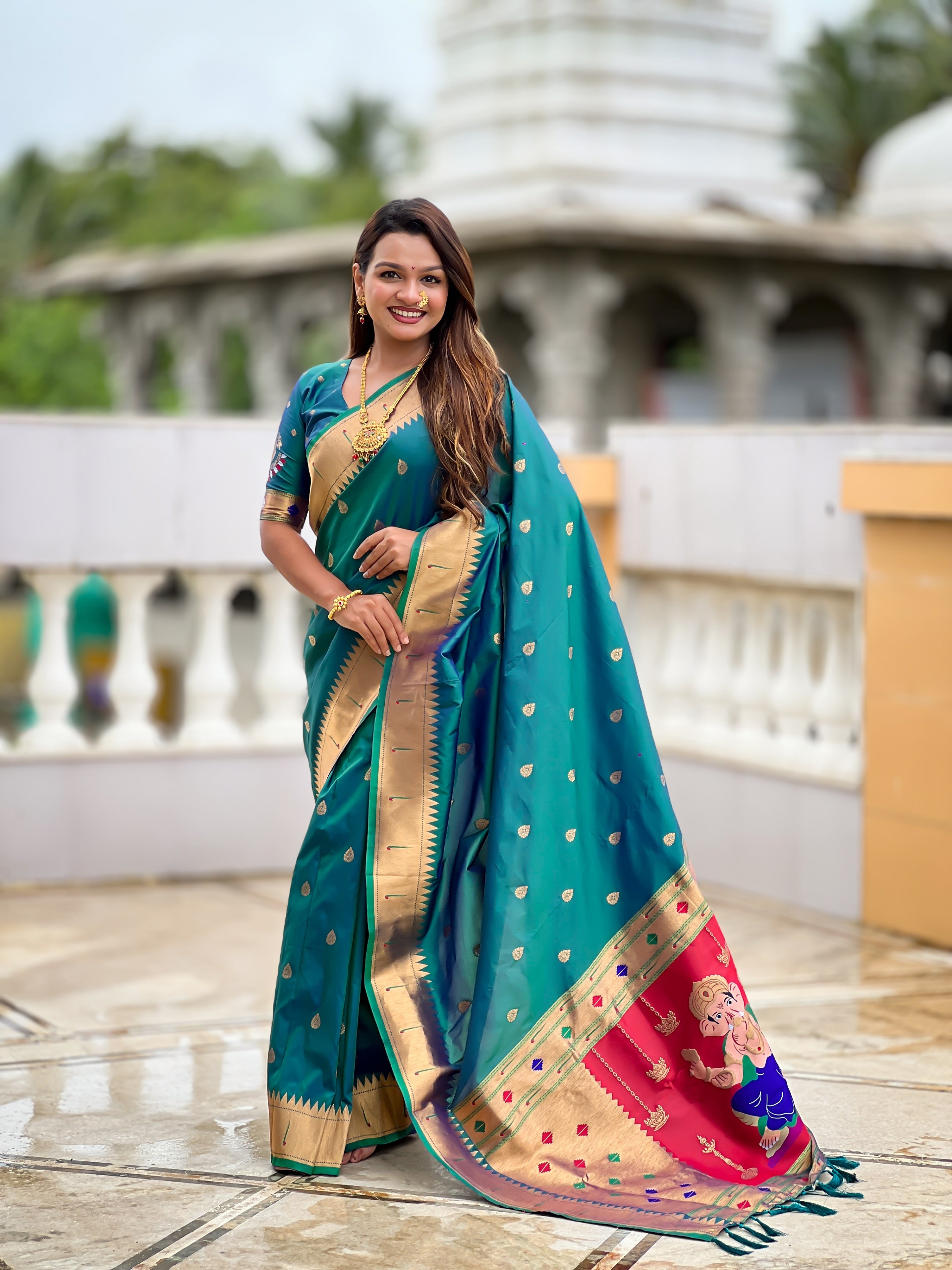 Vedant Vastram Soft Litchi Silk Paithani Jacquard Saree - Rama - Dista