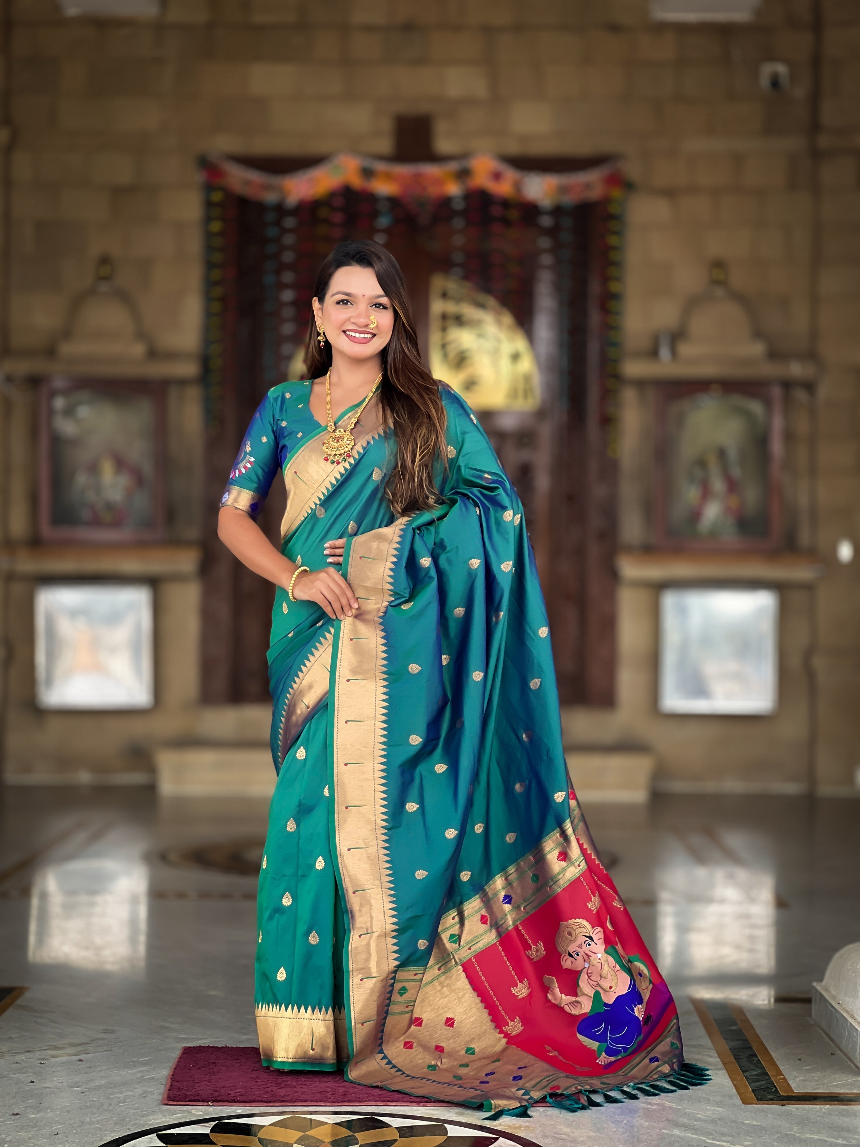Vedant Vastram Soft Litchi Silk Paithani Jacquard Saree - Rama - Dista
