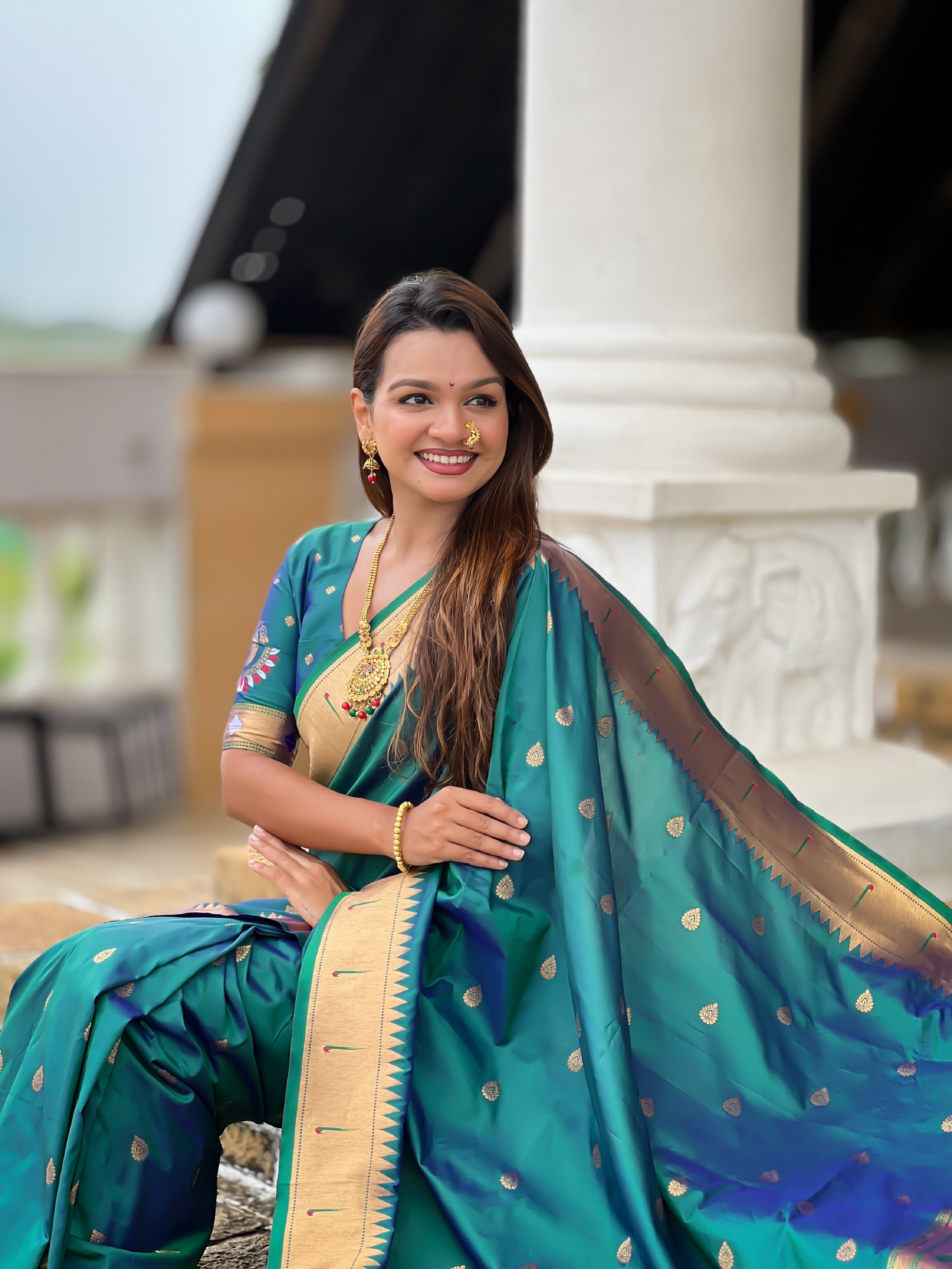 Vedant Vastram Soft Litchi Silk Paithani Jacquard Saree - Rama - Dista