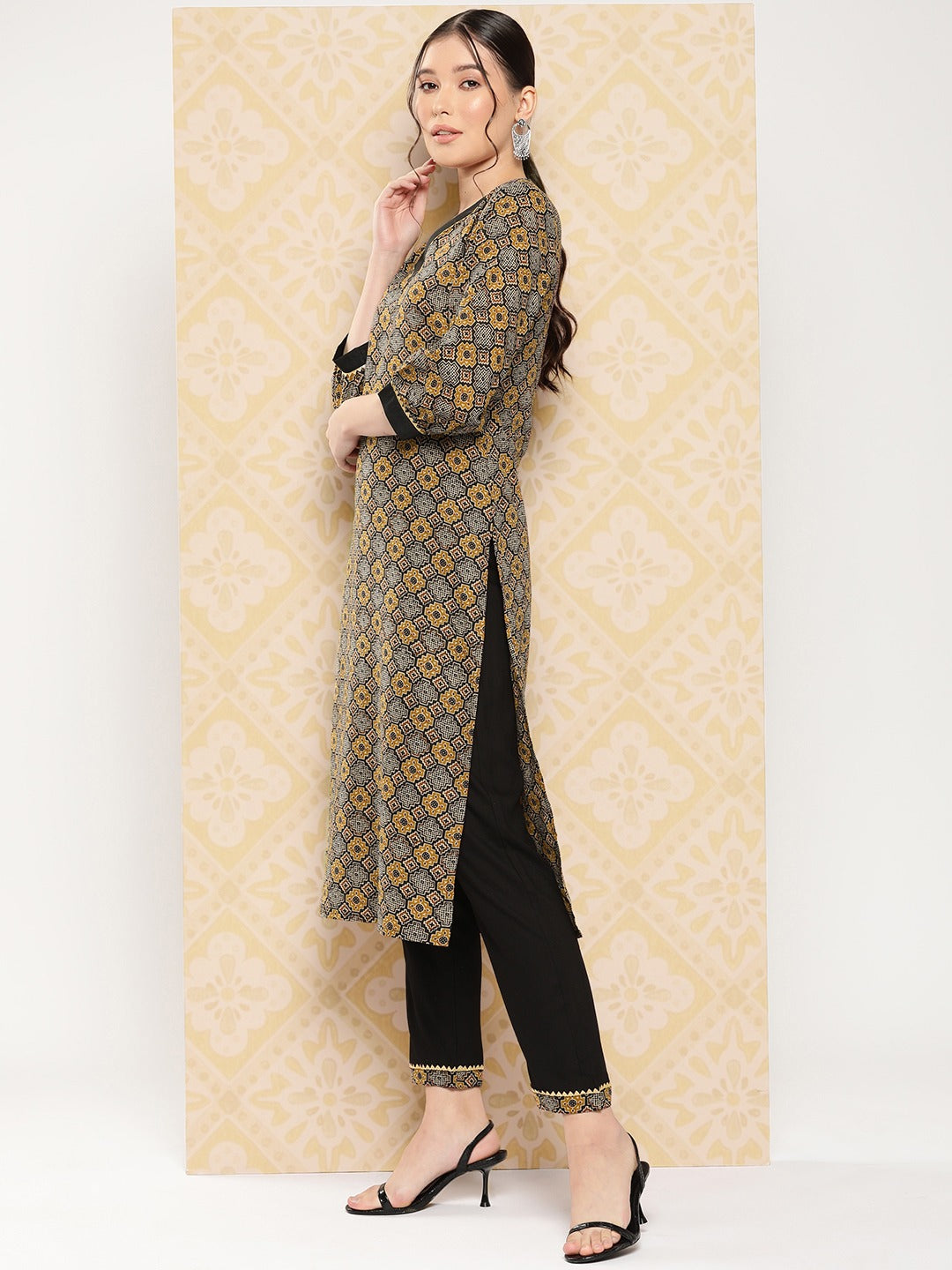Yufta Geometric Printed Regular Pure Cotton Kurta with Trousers