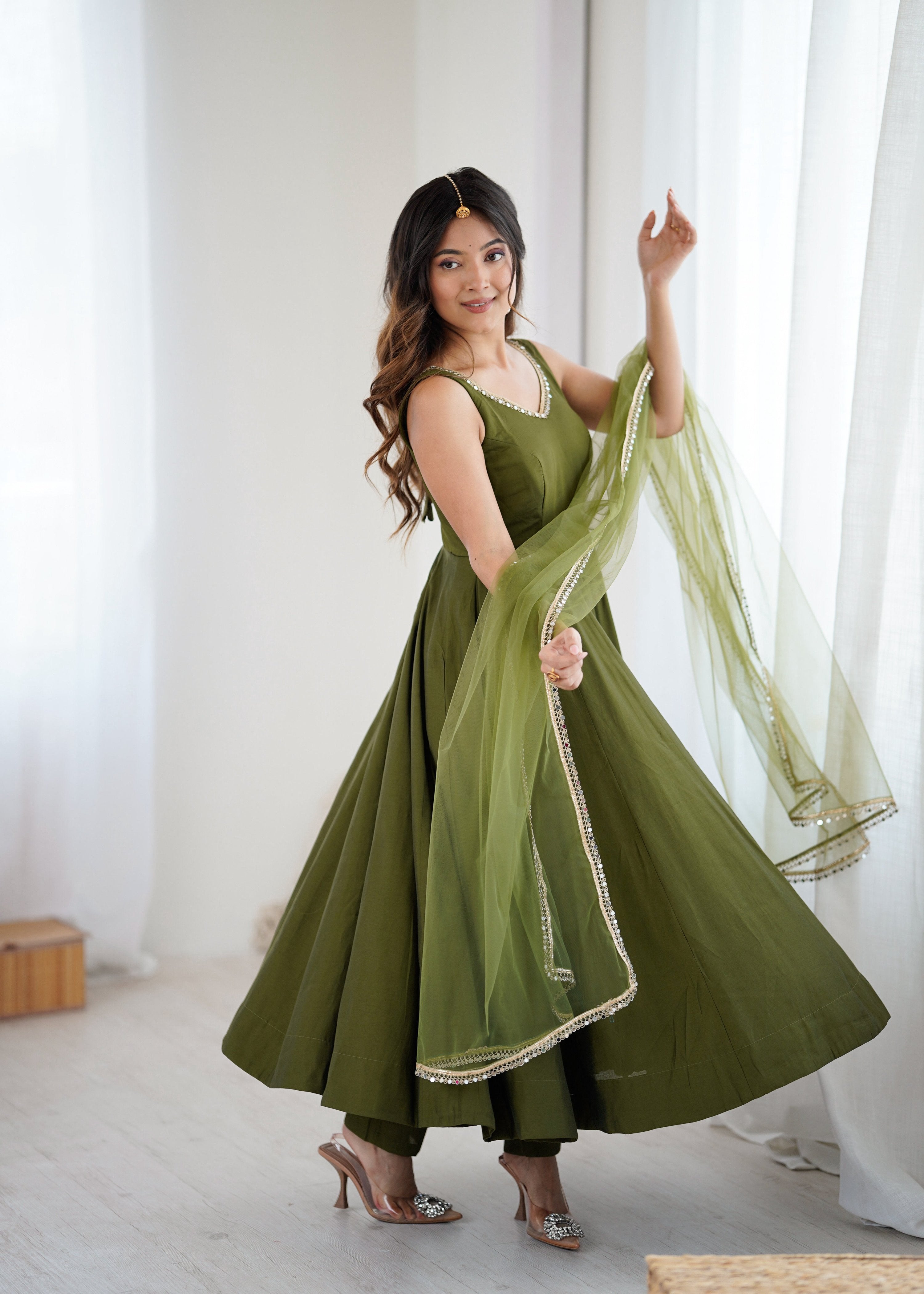 Lorenvalley Fashion Green Pure Romansilk Chanderi Fabric Yoke Fancy Lace Work Anarkali Kurta Pant With Dupatta Set