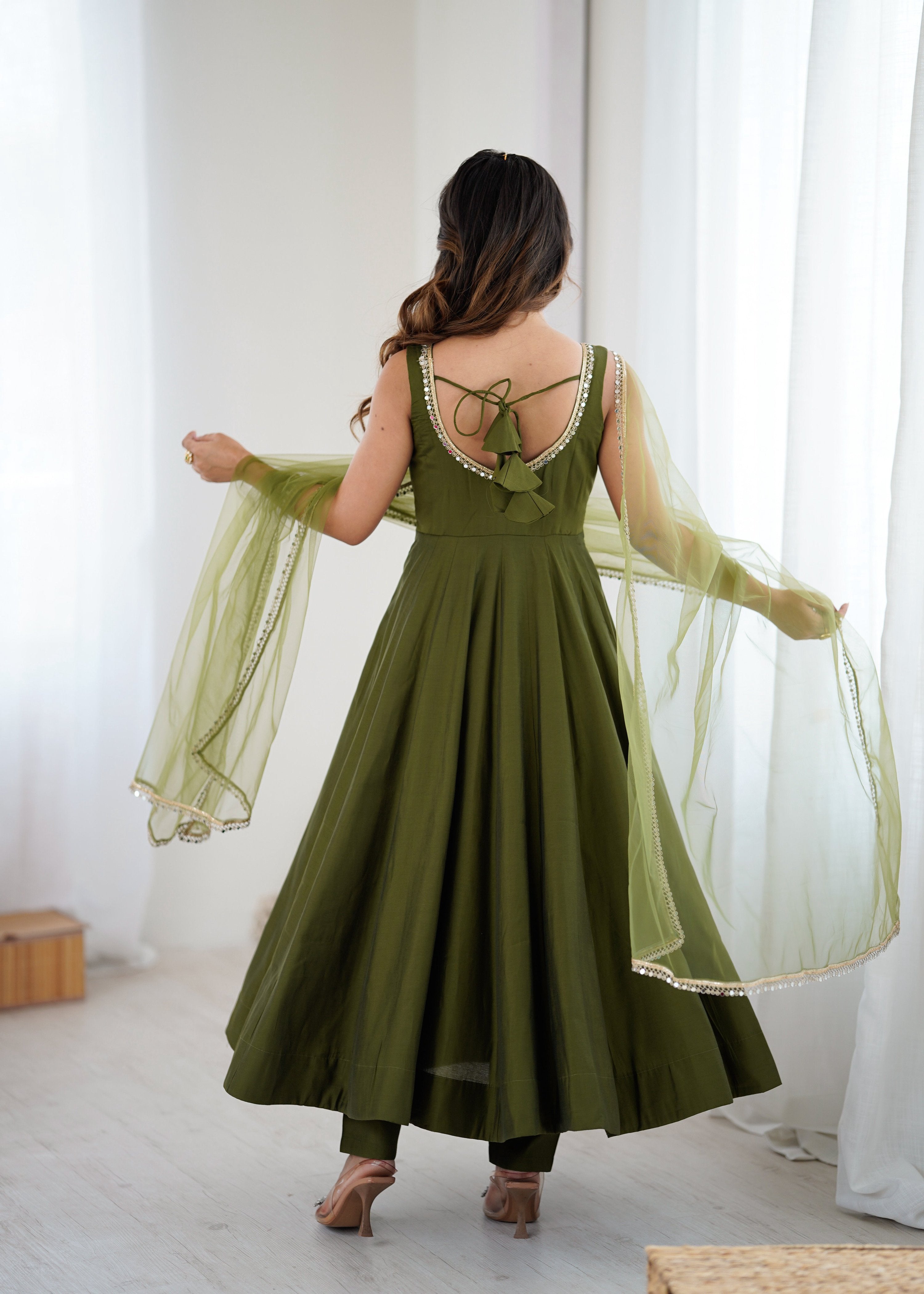 Lorenvalley Fashion Green Pure Romansilk Chanderi Fabric Yoke Fancy Lace Work Anarkali Kurta Pant With Dupatta Set