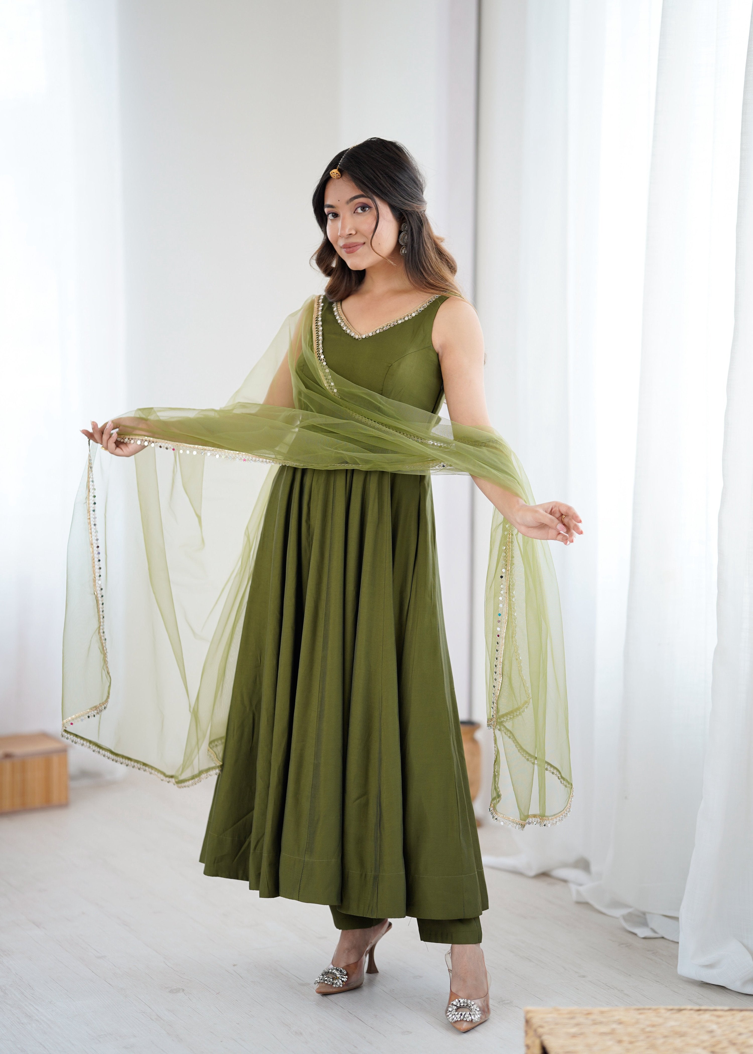 Lorenvalley Fashion Green Pure Romansilk Chanderi Fabric Yoke Fancy Lace Work Anarkali Kurta Pant With Dupatta Set
