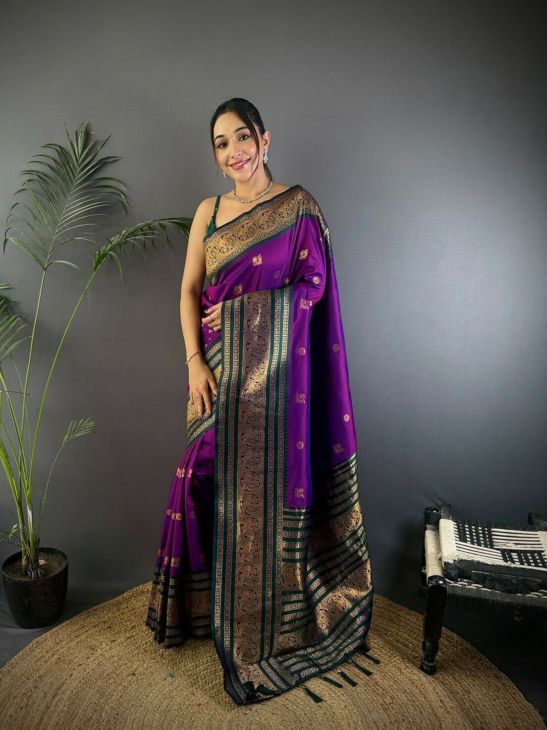 Joban Fashion Banarasi Magenta Woven Soft Silk Saree