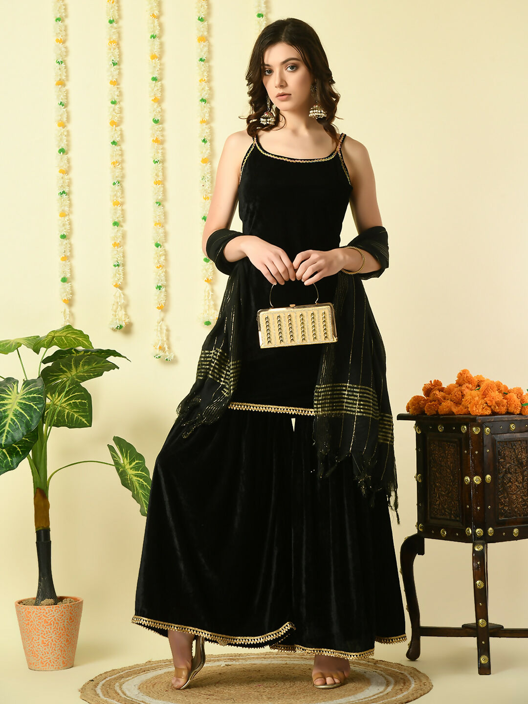 Myshka Women's Black Velvet Kurti & Sharara With Dupatta Party Sets - Distacart