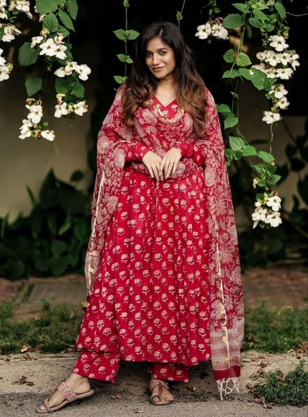 Women's Floral Printed Knee Length Flared Rayon Kurti And Pant Set With Cotton Printed Dupatta (Red) - Hiral Fashion