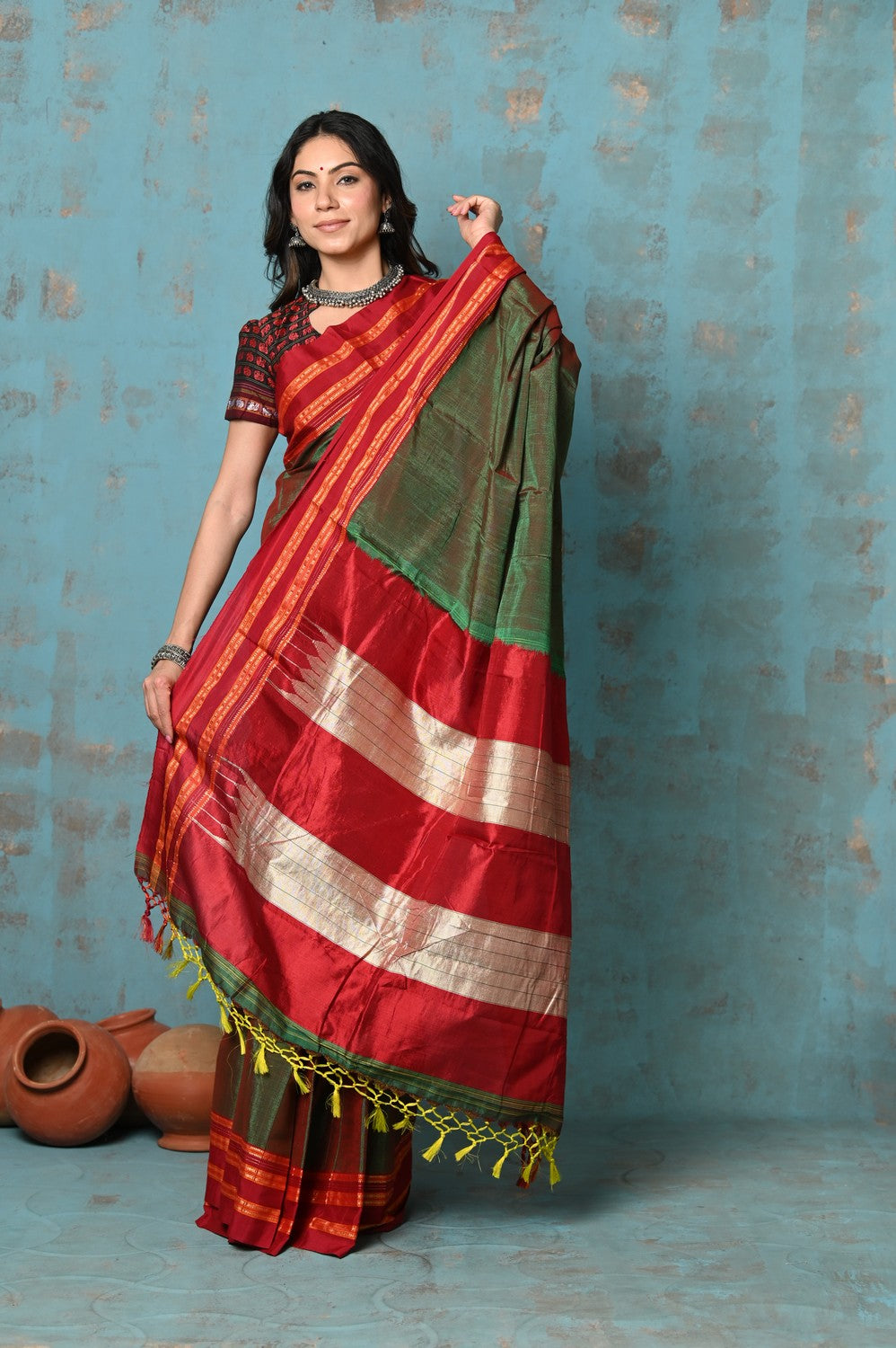 Very Much Indian Tyohaar - Traditional Handloom Dual Tone Green Red Ilkal Cotton Viscose with Red Pure Silk Pallu - Distacart