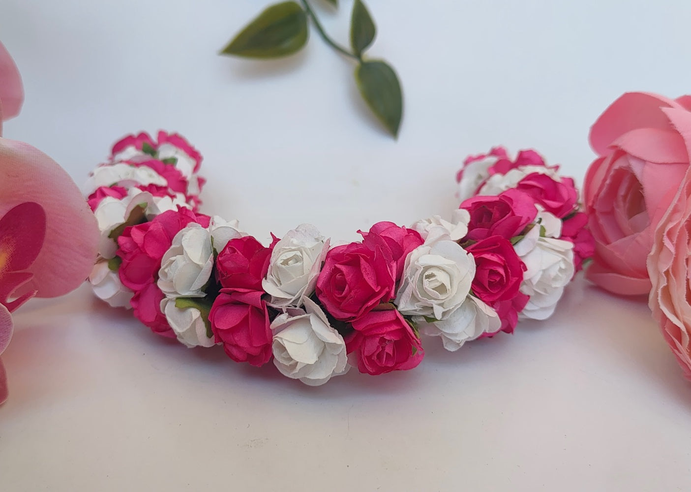 Pink & White Rose Gajra - Distacart