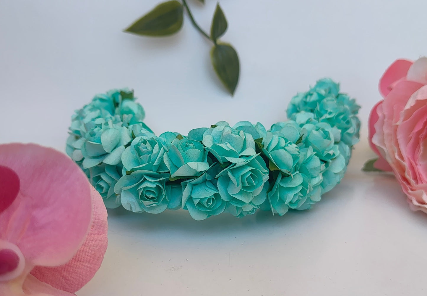 Aquamarine Rose Gajra - Dista