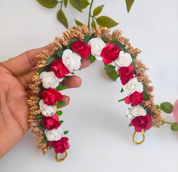 Maroon & white Rose Gajra - Distacart