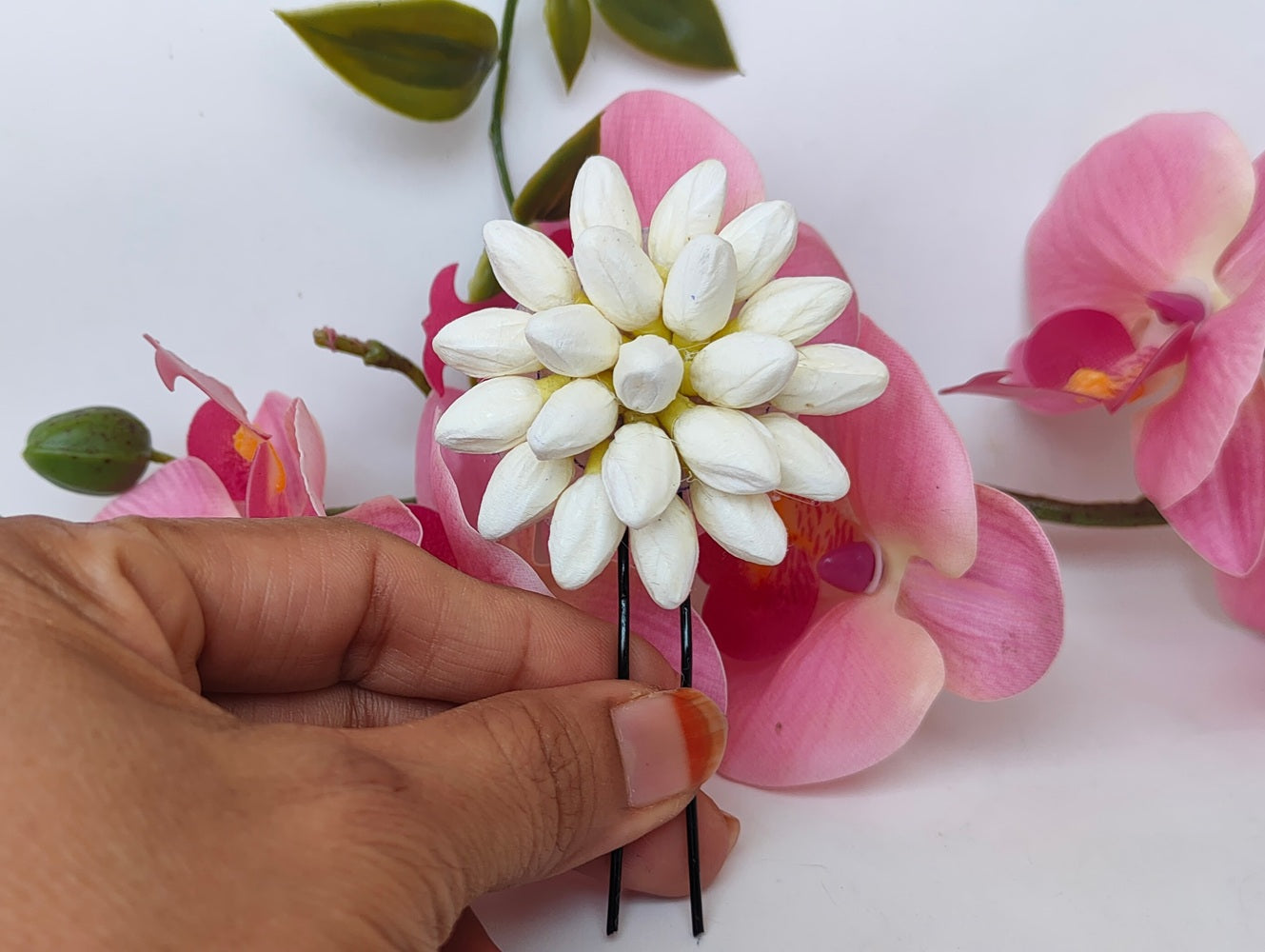 Artificial Jasmine Flower Brooch - Dista