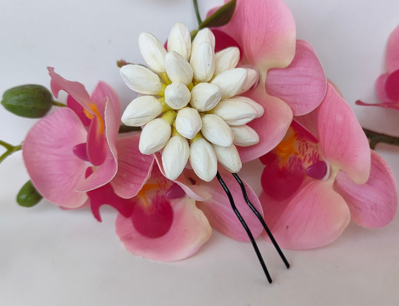 Artificial Jasmine Flower Brooch - Dista